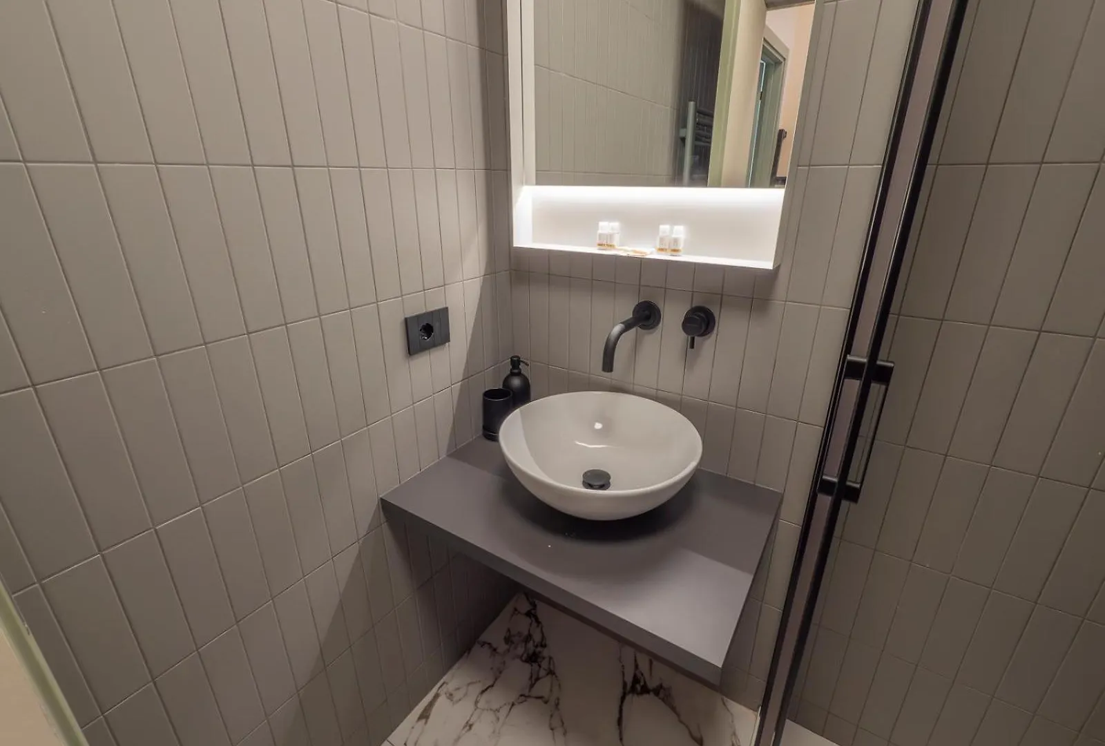Xenia Apartments - Renovated Two-Room Apartment In Sant'Ambrogio Μιλάνο Ιταλία
